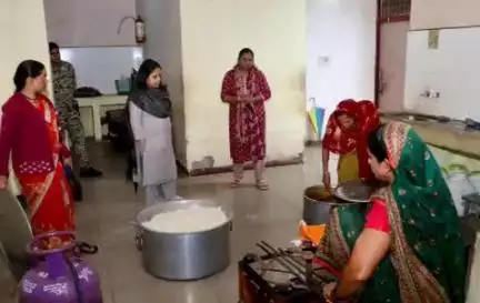 डिंडौरी: कलेक्टर नेहा मारव्या ने एकलव्य आदर्श विद्यालय डिंडौरी का औचक निरीक्षण किया, आवश्यक निर्देश दिए