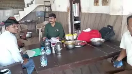 रतलाम: सोनगरा वेज होटल पर खाद्य सुरक्षा विभाग का निरीक्षण, पनीर के नमूने लिए