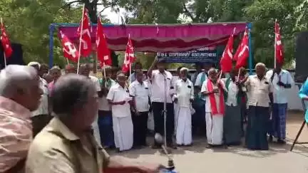கோவில்பட்டி: சேதமடைந்த பயிர்களுக்கு நிவாரணம் வழங்க வேண்டி ESI மருத்துவமனை முன்பு விவசாயிகள் ஆர்ப்பாட்டம்