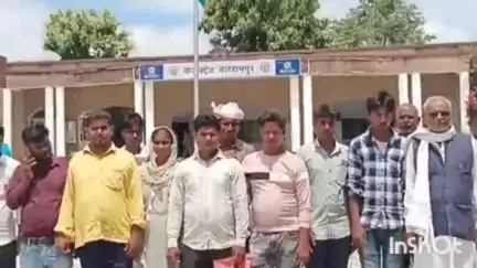 बलरामपुर: उदयपुर खैरहनिया में ग्रामीणों ने कलेक्ट्रेट में कोटेदार के खिलाफ किया प्रदर्शन, कहा- नहीं मिल रहा राशन