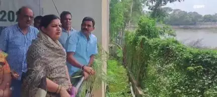 खंडवा नगर: महापौर अमृता अमर यादव ने पदम कुंड का निरीक्षण किया, गणेश विसर्जन स्थल का भी मुआयना किया
