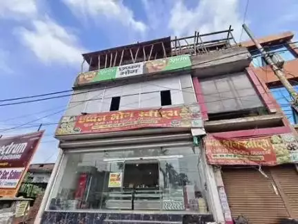 सुल्तानपुर: बस स्टॉप के 56 भोग पर अवैध निर्माण को एसडीएम ने रुकवाया, नजूल भूमि पर पहले से दर्ज है केस