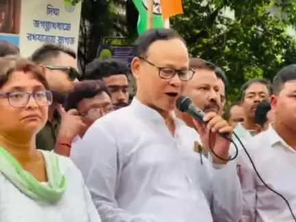 কোচবিহার ১: বিভিন্ন রাজ্যে বাঙালিদের হয়রানির জবাব দিতে হবে বিজেপিকে, কোচবিহারে বললেন তৃণমূলের সাংসদ