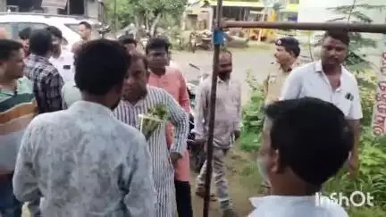 ବୀରମହାରାଜପୁର: ପୋଢ଼ଟିକୀରା ଛକ ନିକଟରେ ବିଶିପଡ଼ା ପ୍ରାଥମିକ କୃଷି ସମବାୟ ସମିତିର କୃଷି ଯନ୍ତ୍ରପାତି ବିକ୍ରୟ କେନ୍ଦ୍ର ଉଦଘାଟିତ, ଯୋଗଦେଲେ ବିଧାୟକ