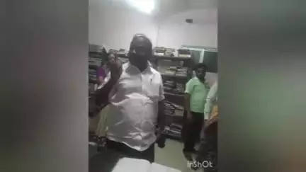 சோழிங்கநல்லூர்: அரசு நூலகத்தில் பெண்களை ஒருமையில் பேசிய மண்டல குழு தலைவர் - வீடியோ வெளியாகி பரபரப்பு