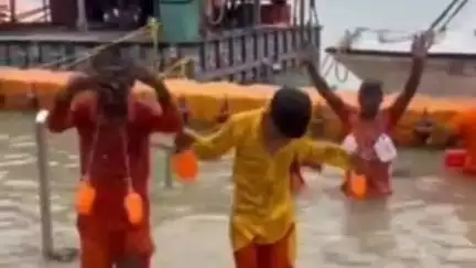 सोरांव: विशेष ड्रोन से फाफामऊ व अन्य घाटों की निगरानी, कांवड़ियों की सुरक्षा के लिए तैनात किए गए टीथर्ड ड्रोन