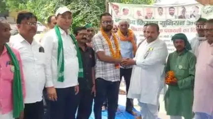 हमीरपुर: मासिक किसान दिवस पर संगठन का विस्तार, DM को सौंपा गया मांगों का ज्ञापन