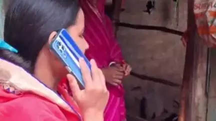 डुमरी: लक्ष्मणटुंडा में बारिश से गिरे 2 मकानों का जिप सदस्या ने लिया जायजा, सीओ से मदद की अपील