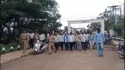 कळमनूरी: शहरात वंचितच्या वतीने जन सुरक्षा कायदा रद्द करण्याची मागणी करत,आ.हेमंत पाटील यांच्या बेताल वक्तव्याच्या निषेधार्थ आंदोलन