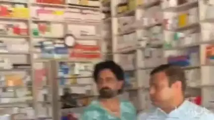बागपत: सरूरपुर कला गांव में कावड़ यात्रा को देखते हुए ड्रग विभाग ने मेडिकल स्टोर पर की छापेमारी