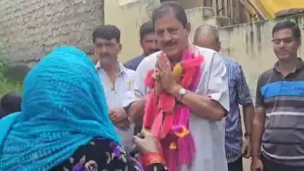 नमहोल: समाज कल्याण ग्राम विकास सुधार सभा के कार्यक्रम में पूर्व मंत्री रामलाल ठाकुर पहुंचे, ग्रामीणों की समस्याएं सुनी