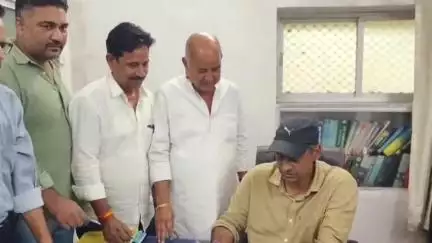 नवलगढ़: सूचना केंद्र भवन अधिग्रहण के विरोध में ब्लॉक कांग्रेस कमेटी ने सड़कों पर उतरने की चेतावनी दी, SDM को सौंपा ज्ञापन