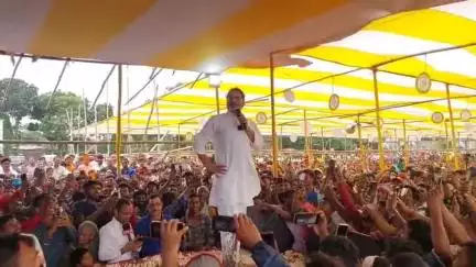 धमदाहा: धमदाहा में जन सुराज नेता प्रशांत किशोर ने जमकर गरजते हुए एनडीए और इंडिया दोनों गठबंधन पर साधा निशाना