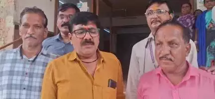 हिंगोली: राजस्थानी मल्टीस्टेट को-ऑपरेटिव्ह बँक सोसायटी अंतर्गत ठेवण्यात आलेली रक्कम यासंदर्भात जिल्हाधिकाऱ्यांकडे निवेदन