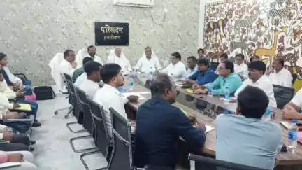 हज़ारीबाग: दीपूगढा एवं मटवारी वार्ड में राज्य पिछड़ा वर्ग आयोग की टीम ने किया निरीक्षण, परिसदन भवन में हुई समीक्षा बैठक