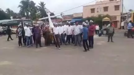 ପୁରୀ ମ୍ୟୁନିସିପାଲଟି: ଗୁଣ୍ଡିଚା ମନ୍ଦିର ସମ୍ମୁଖରେ ବାଲେଶ୍ୱର ଛାତ୍ରୀ ମୃତ୍ୟୁ ଘଟଣା କୁ ନେଇ ଆପ ର ପ୍ରତିବାଦ l