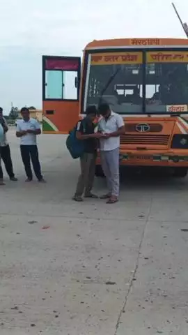 मवाना: मेरठ से हरिद्वार जा रही बस के खराब होने पर कांवड़ियों का हंगामा, दूसरी बस में बैठने पर मामला शांत हुआ