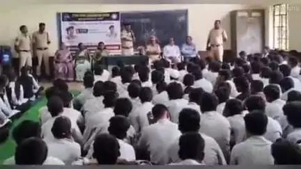 జహీరాబాద్: సైబర్ నేరాల పట్ల అవగాహన కలిగి ఉండాలి:  ఎస్సై కాశీనాథ్