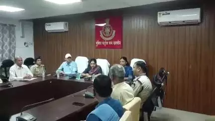खरगौन: कंट्रोल रूम में शिव डोलों की तैयारी को लेकर प्रशासन की बैठक संपन्न