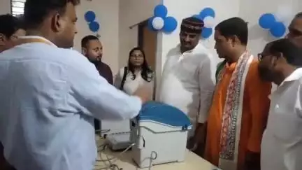 लखीसराय: लखीसराय अनुमंडल कार्यालय परिसर में डीएम ने ईवीएम डेमोंस्ट्रेशन सेंटर का किया उद्घाटन