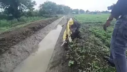 उदयनगर: ग्राम भैरूपुरा में बनी 18 करोड़ की नहर पहली बारिश में ही बह गई