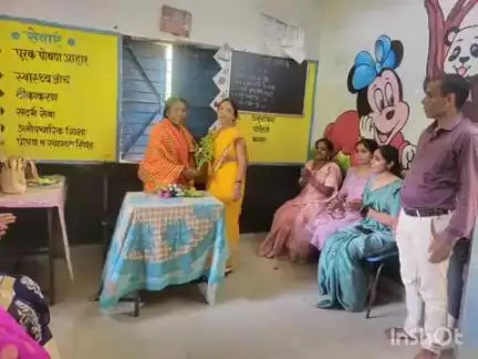 बकावंड: उलनार में सेवानिवृत शिक्षिका के लिए शिक्षा, स्वास्थ्य व महिला बाल विकास विभाग ने विदाई समारोह का आयोजन किया