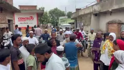 जयनगर: गरचांच गांव में उमराह से लौटे पति-पत्नी का लोगों ने किया भव्य स्वागत