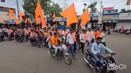 शाजापुर: कावड़ यात्रा से पहले नगर में निकली वाहन रैली, भगवा ध्वज लिए बड़ी संख्या में युवा शामिल हुए
