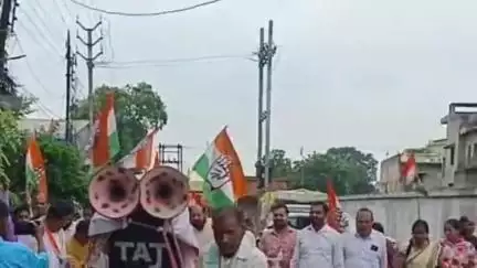 चांपा: नगर कांग्रेस कमेटी ने चांपा के विद्युत मंडल कार्यालय का किया घेराव, बिल जलाकर मुख्यमंत्री विष्णुदेव साय के खिलाफ जताया विरोध
