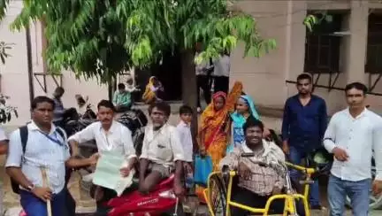 करौली: दिव्यांगजन कमेटी ने बेसहारा और गरीब दिव्यांगों के लिए आवासीय कॉलोनी बनाने की मांग की, जिला कलेक्टर को दिया ज्ञापन