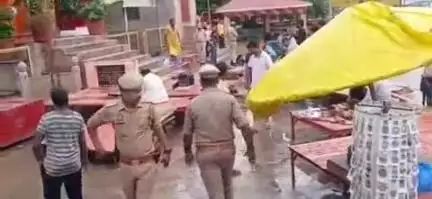 काशी में गंगा के ऊफान से कई घर डूबे, मंडलायुक्त और पुलिस कमिश्नर ने 84 घाटों का किया निरीक्षण