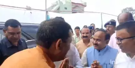 नगीना: नगीना के गांव हुरनंगला में BJP के संगठन महामंत्री की माता के निधन पर असम के राज्यपाल ने व्यक्त की शोक संवेदना