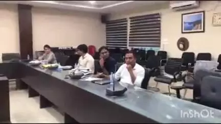 आदित्यपुर गम्हरिया: जिला मुख्यालय के सभागार में उपायुक्त की अध्यक्षता में जिला स्तरीय आधार निगरानी समिति की बैठक संपन्न