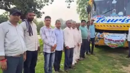 सीमलवाड़ा: जयपुर में गुरुवार को केंद्रीय सहकारिता मंत्री अमित शाह के सम्मेलन में भाग लेने सीमलवाड़ा क्षेत्र से दल हुआ रवाना