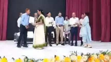 छिंदवाड़ा नगर: एफडीडीआई परिसर में कलेक्टर ने उत्कृष्ट परीक्षा परिणाम लाने वाले स्कूलों के प्राचार्यों को किया सम्मानित