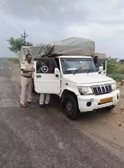 #Balotra: ऑपरेशन अनामिका के तहत133 कार्यवाही।

77 बिना नम्बरी व काली फिल्म लगे 53 वाहनों के विरूद्ध कार्यवाही की गई।
