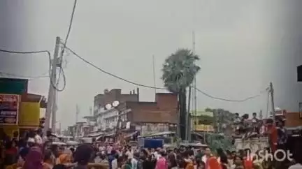 रोह: रोह प्रखंड के दो स्थानों पर आकाशीय बिजली गिरने से दो लोगों की मौत, रोड किया गया जाम