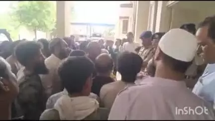 सीहोर नगर: मेवातीपुरा के रहवासी एसपी ऑफिस पहुंचे, विद्युत वितरण कंपनी के अधिकारियों की शिकायत की