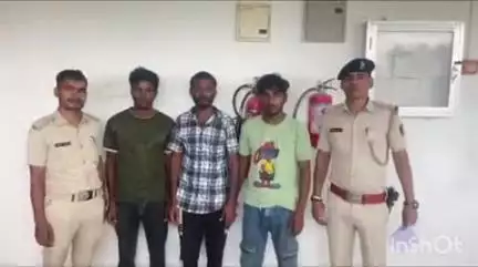 गोपालगंज: देवापुर शेख पुरदिल टोला गांव में मारपीट और हत्या के मामले में पुलिस ने 3 आरोपियों को किया गिरफ्तार