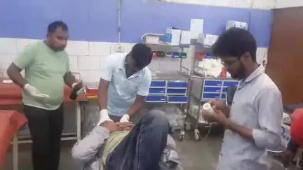 कुटुंबा: देवरिया निवासी व दुधमी स्कूल के शिक्षक चतरा मोड़ पर सड़क दुर्घटना में घायल, विद्यालय से लौटते समय ऑटो ने मारी टक्कर
