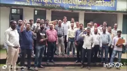 उदयपुर: छ.गढ़ कर्मचारी अधिकारी फेडरेशन के उदयपुर ब्लॉक के पदाधिकारी ने 9 सूत्रीय मांगों को लेकर CM को ज्ञापन सौंपा