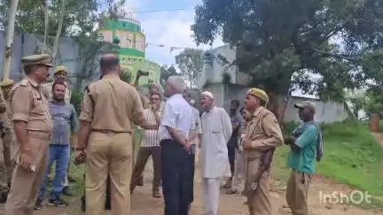 संभल: संभल शेरखा सराय दादा मिया टीले वाली जारत पहुंच प्रशासन ने कब्रिस्तान और आसपास की ग्राम समाज की जगह का किया निरीक्षण