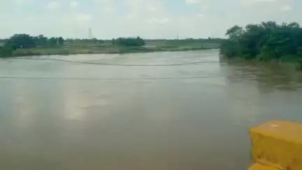 गायघाट: गायघाट में बागमती नदी का जलस्तर बढ़ रहा है, संसाधन विभाग द्वारा किया गया कटाव रोधी कार्य ध्वस्त