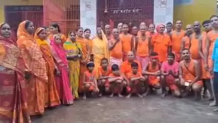 रहुई: बोलबम के जयकारों के साथ रहुई से देवघर के लिए 51 कावरियों का जत्था रवाना