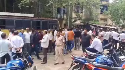 धनबाद/केंदुआडीह: धनबाद थाना में भवन प्रमंडल की 31 योजनाओं का टेंडर ऑनलाइन करने की मांग
