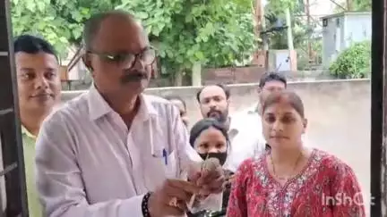गोरखपुर: CMO गोरखपुर ने जंगल कौड़िया CHC का दौरा कर सेवाओं का जाना हाल, मॉडल सीआई वीएचएसएनडी का भी किया निरीक्षण