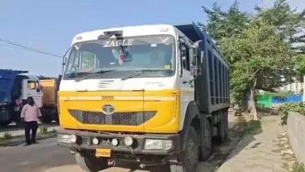 ஆவடி: மாங்காடு அருகே மண் ஏற்றி வந்த லாரி மோதியதில் தனியார் பள்ளி மாணவி பலத்த காயம்