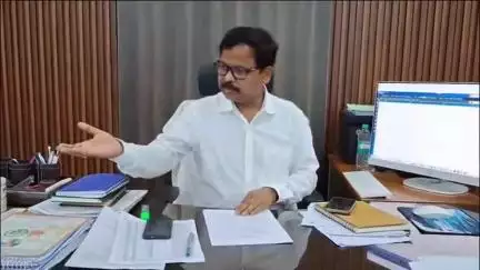 सिमरिया: पन्ना: ई-केवाईसी में लापरवाही पर 2 पंचायत सचिव निलंबित, रोजगार सहायकों का मानदेय कटा, 18 के विरुद्ध कार्यवाही