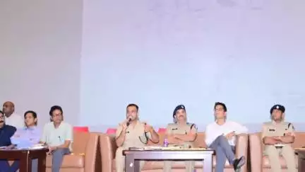 मोतिहारी: प्रधानमंत्री के आगमन को लेकर मोतिहारी में पुलिस उपमहानिरीक्षक बेतिया प्रक्षेत्र, DM व SP ने की संयुक्त ब्रीफिंग