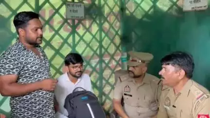 इटावा: दवा प्रतिनिधि का नगदी और आईपैड रखा बैग ऑटो में छूटा, यातायात पुलिस ने आधा घंटे में बरामद कर वापस किया, जताया आभार